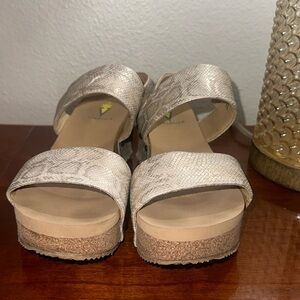 Volatile wedges— Sz 7